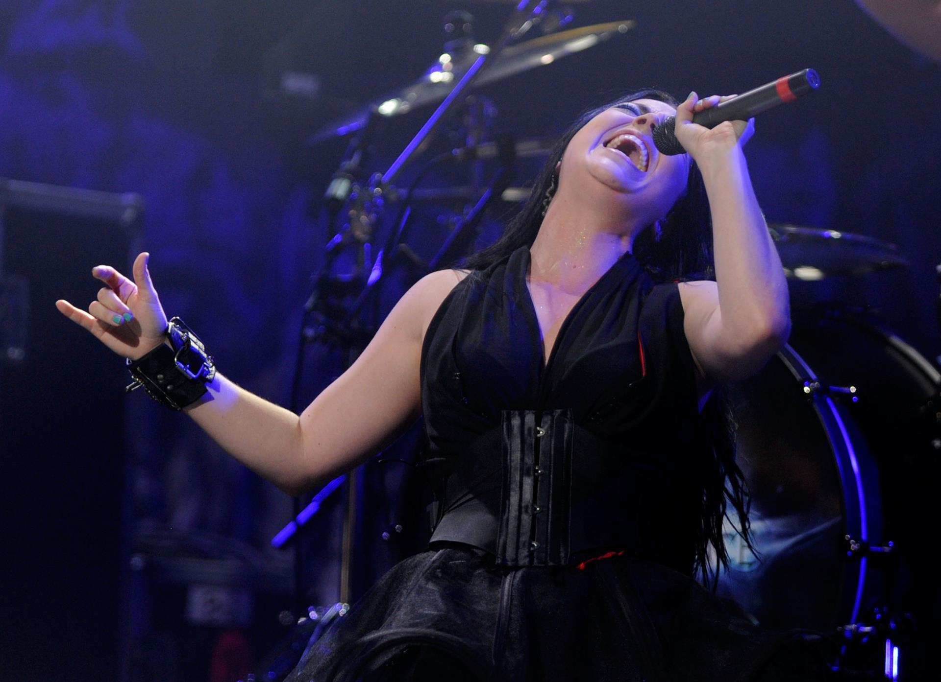 Lead Singer In Evanescence